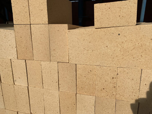 High alumina brick